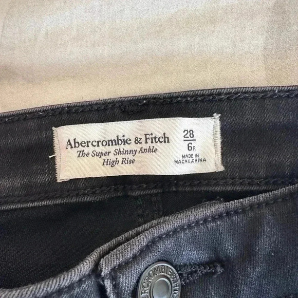 Abercrombie & Fitch The Super Skinny Ankle High Rise, size 28/6R - Picture 3 of 3